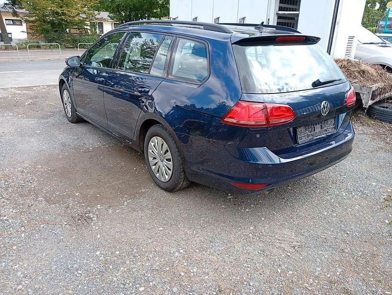 Blau Gebraucht 2015 VW Golf VII Comfortline Kombi | 6.960 € (Guter Preis) - Bild 1/4