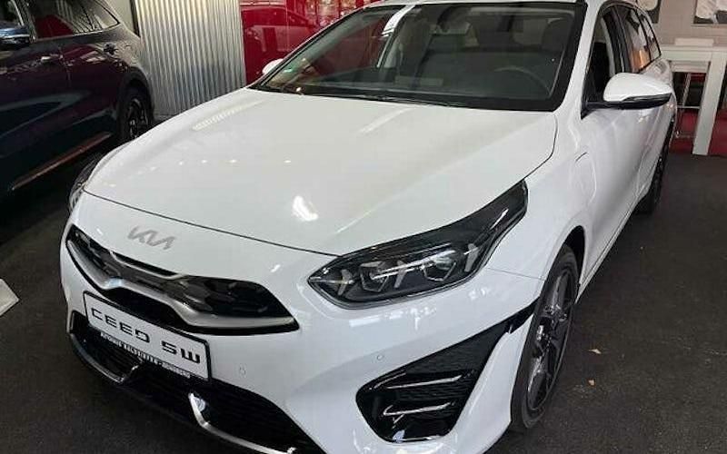 Deluxeweiss met. Gebraucht 2024 Kia Ceed Sportswagon Platinum Kombi | 27.870 € (Fairer Preis) - Bild 1/4