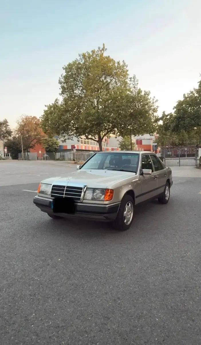 Gebraucht Mercedes 300 188 PS (138 kW) 1987 Beige Limousine
