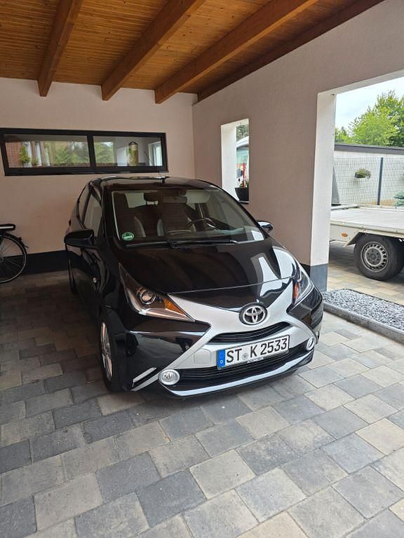 Schwarz Gebraucht 2017 Toyota Aygo Kleinwagen | 6.800 € (Superpreis) - Bild 1/4