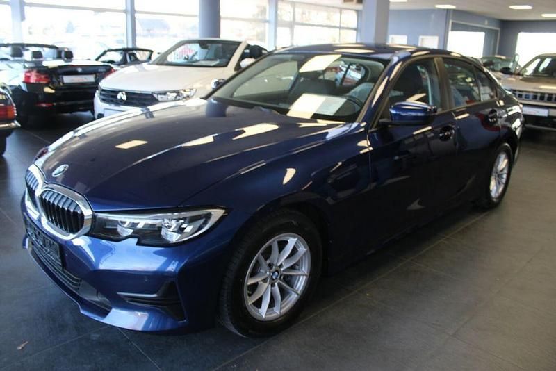 Gebraucht BMW 318 Advantage 150 PS (110 kW) 2019 Blau Limousine