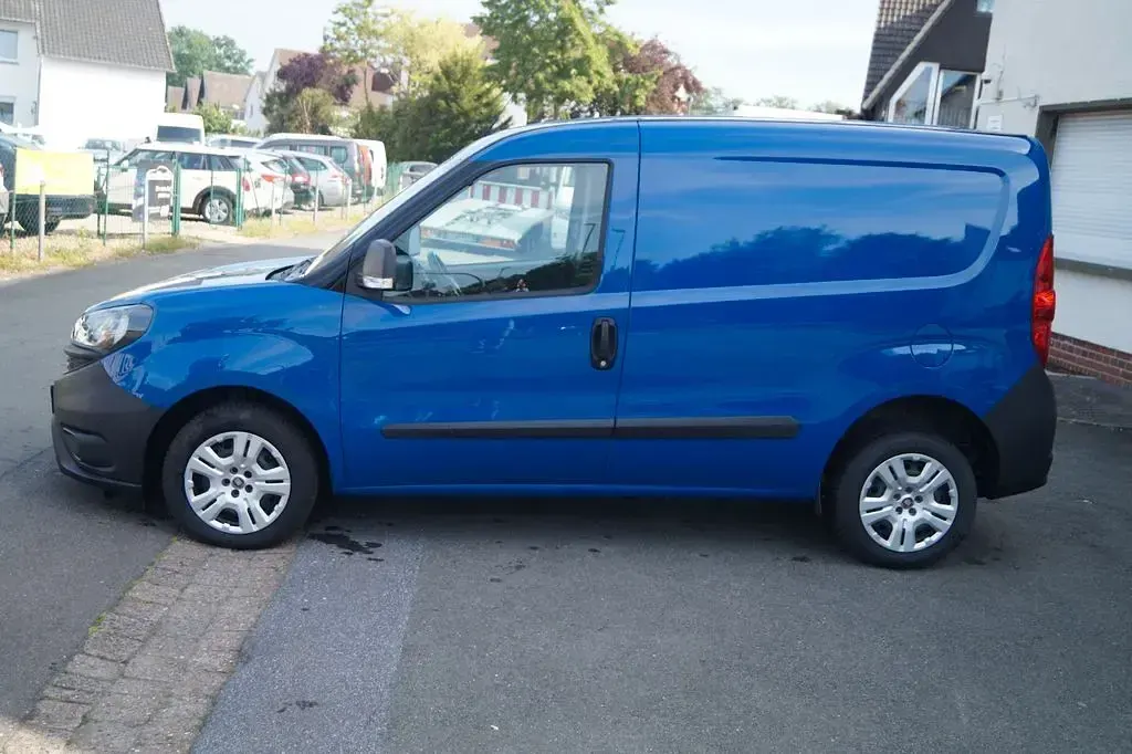 Gebraucht Fiat Doblò 105 PS (77 kW) 2019 Blau Van / Kleinbus
