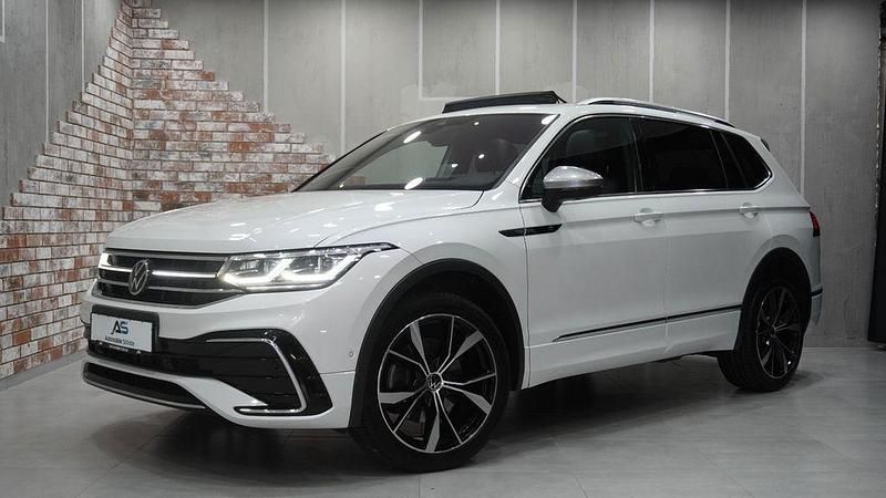 Oryxweiss pearlmutteffekt Gebraucht 2022 VW Tiguan Allspace R-line SUV | 36.990 € (Fairer Preis) - Bild 1/4