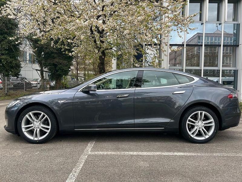 Second-hand Tesla Model S 244 kW (332 CP) 2015 Gri Hatchback