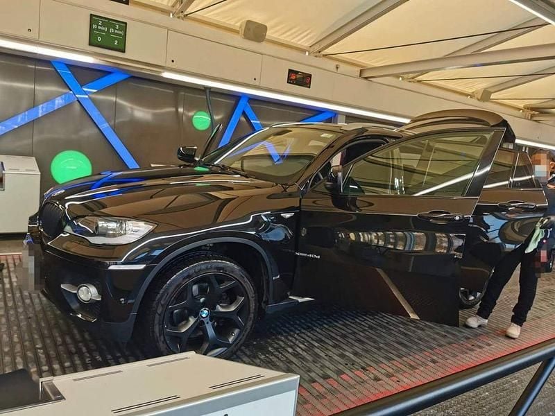 Schwarz Gebraucht 2011 BMW X6 Sport Line SUV | 22.999 € (Etwas zu teuer) - Bild 1/4