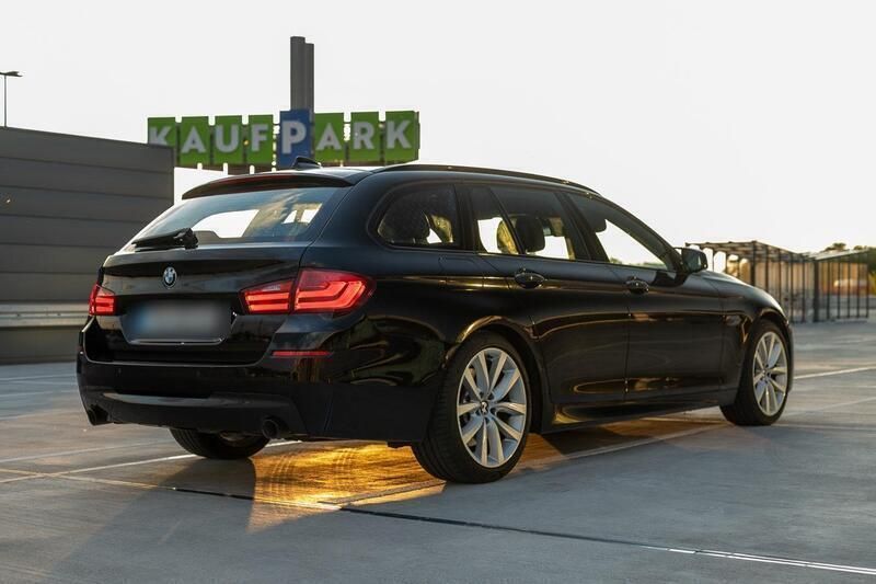 Schwarz Gebraucht 2013 BMW 535 M Sport Kombi | 13.499 € - Bild 1/4