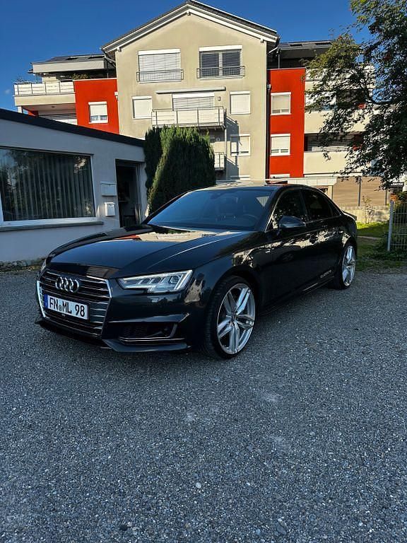 Grau Gebraucht 2015 Audi A4 Sport Limousine | 28.750 € - Bild 1/4