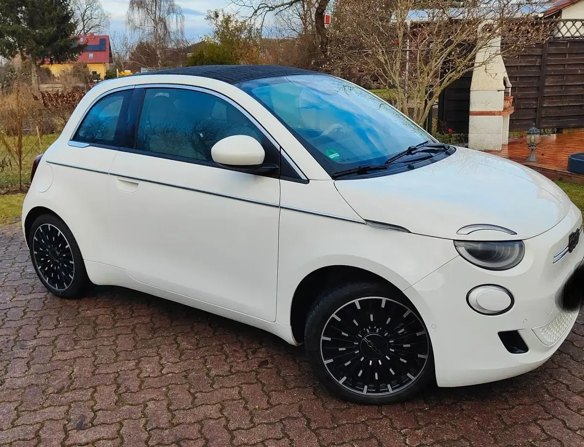 Gebraucht Fiat 500e La Prima 86 kW (118 PS) 2023 Weiß Cabrio