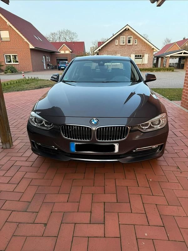 Gebraucht BMW 320 184 PS (135 kW) 2012 Braun Limousine