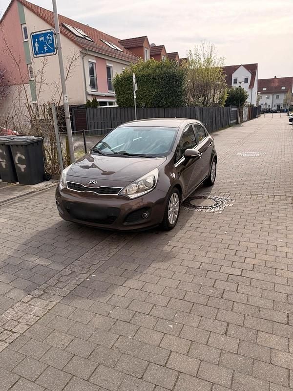 Second-hand Kia Rio 90 CP (66 kW) 2011 Maro Hatchback