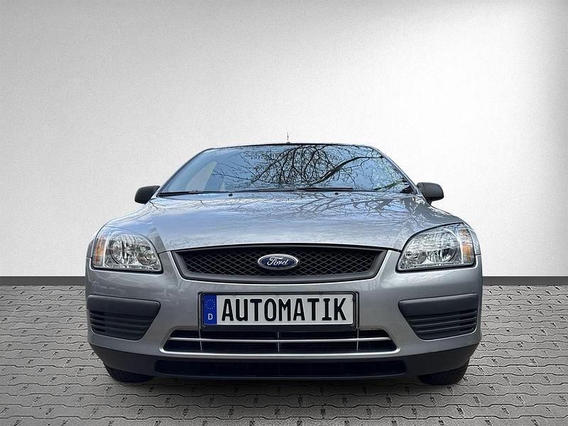 Gebraucht Ford Focus Trend 101 PS (74 kW) 2005 Silber Limousine