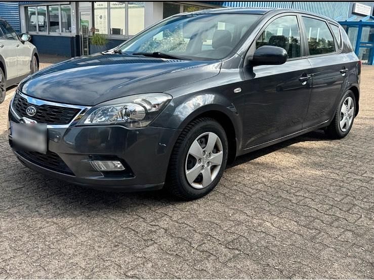 Grau Gebraucht 2010 Kia Ceed Kleinwagen | 4.249 € (Superpreis) - Bild 1/4