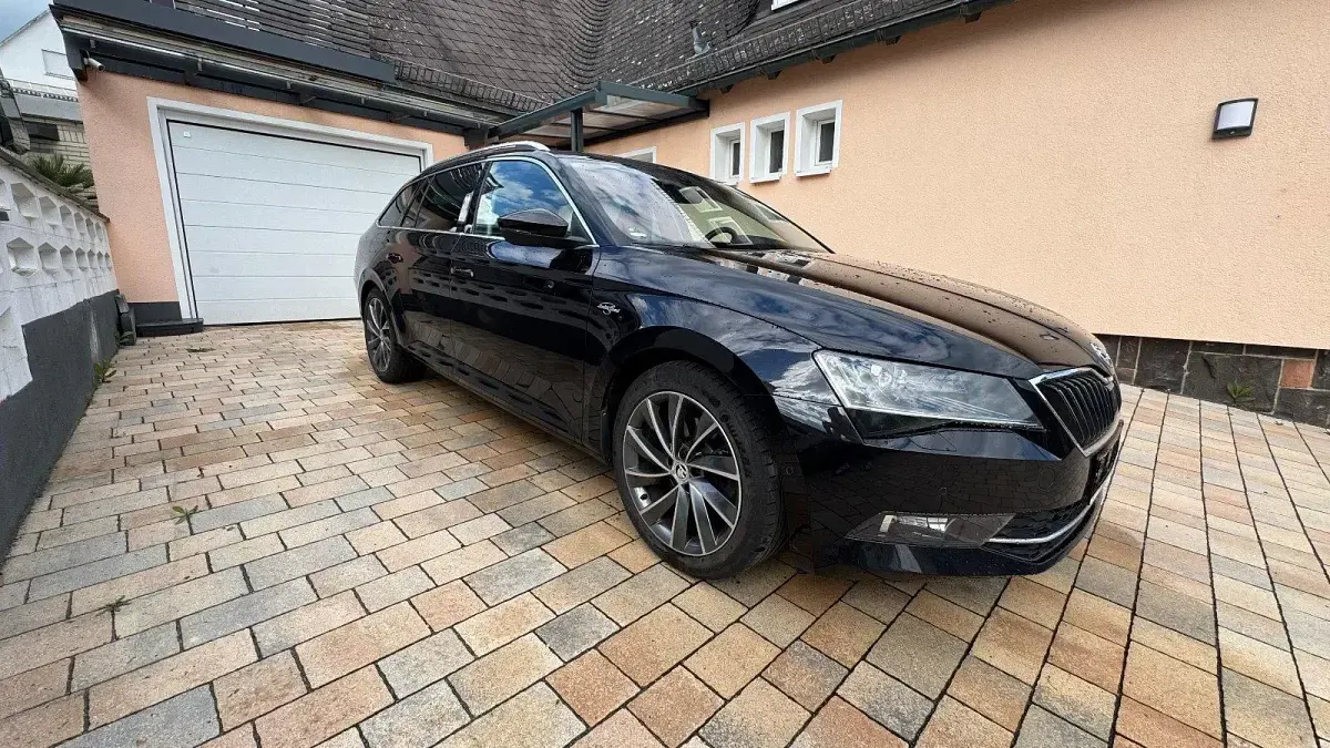 Gebraucht Skoda Superb LAURIN & KLEMENT 190 PS (139 kW) 2017 Schwarz Kombi