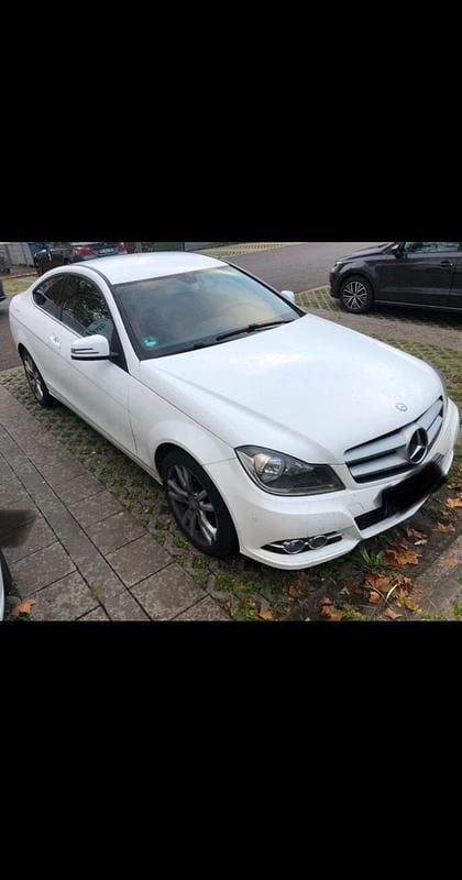 Weiß Gebraucht 2014 Mercedes C220 Coupé | 8.300 € - Bild 1/4