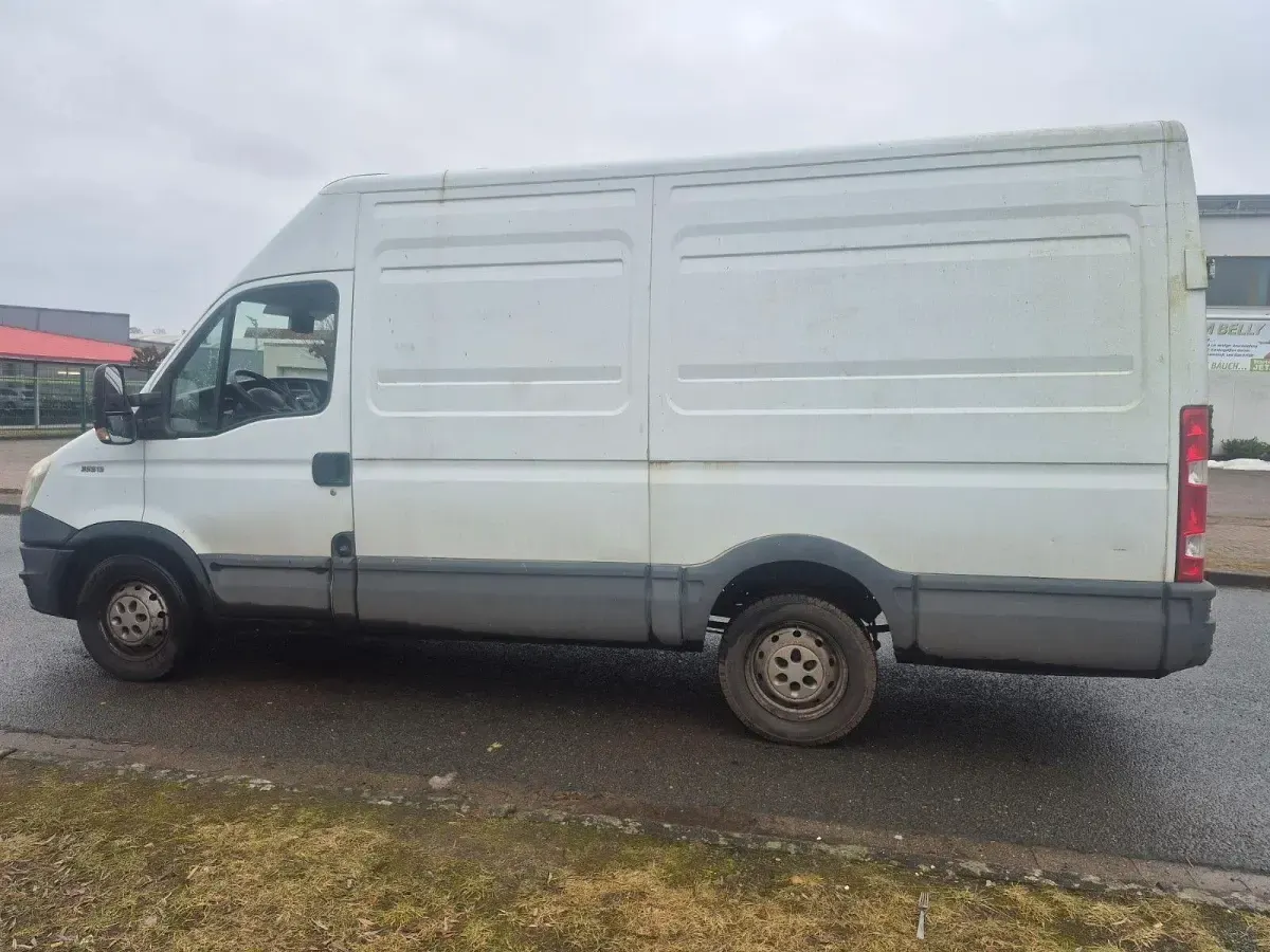 Second-hand Iveco Daily 126 CP (92 kW) 2012 Alb Monovolum