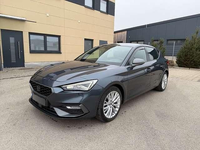 Grau metallic Gebraucht 2022 Seat Leon FR | 25.430 € (Teuer) - Bild 1/4