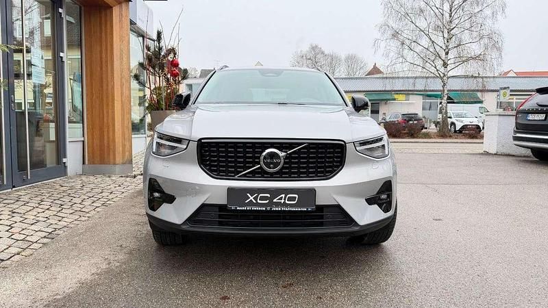 Silver dawn / metallic Gebraucht 2025 Volvo XC40 Ultra SUV | 38.400 € (Fairer Preis) - Bild 1/4