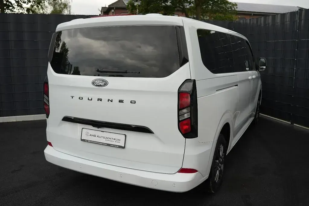Gebraucht Ford Tourneo Trend 136 PS (100 kW) 2025 Weiß Van / Kleinbus