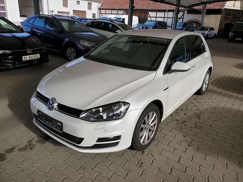 Gebraucht VW Golf VII LOUNGE 86 PS (63 kW) 2015 Oryxweiß perlmutteffekt (metallic) Kleinwagen