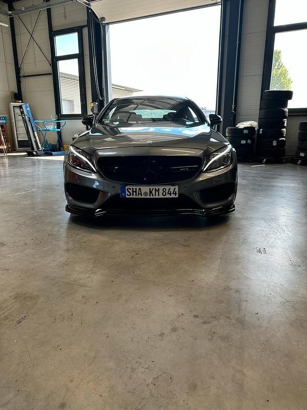 Grau Gebraucht 2016 Mercedes C200 Coupé | 23.000 € (Teuer) - Bild 1/4