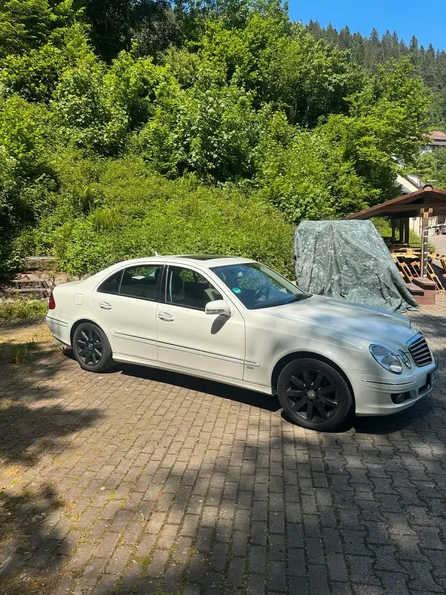 Gebraucht Mercedes E280 Elegance 190 PS (139 kW) 2006 Weiß Limousine