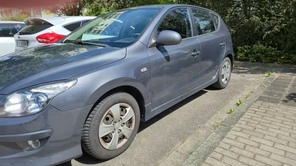 Usado Hyundai i30 Classic 109 CV (80 kW) 2011 Plateado Familiar