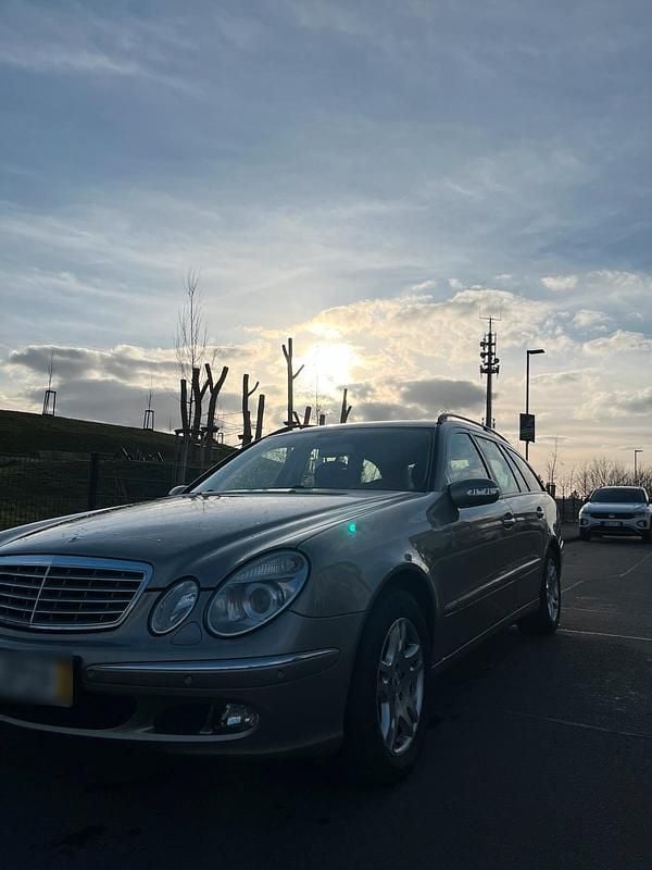 Gebraucht Mercedes E320 224 PS (164 kW) 2006 Grau Kombi