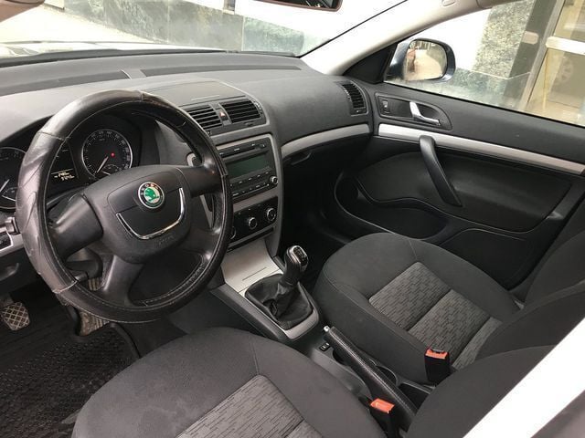 Gebraucht Skoda Octavia Family 139 PS (102 kW) 2012 Grau metallic Limousine
