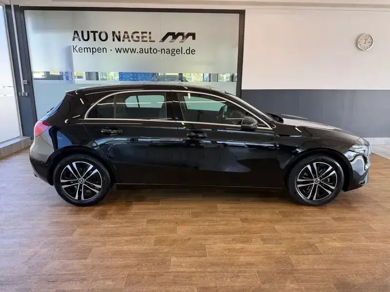 Gebraucht Mercedes A200 Progressive 163 PS (119 kW) 2023 Schwarz Kleinwagen