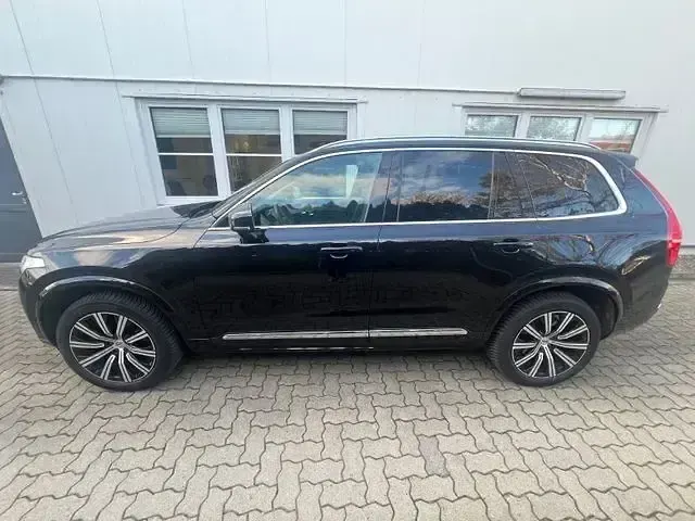 Gebraucht Volvo XC90 Plus 235 PS (172 kW) 2023 Onyx black metallic (metallic) SUV