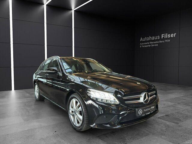 lack obsidianschwarz Gebraucht 2019 Mercedes C200 Avantgarde Kombi | 25.950 € (Fairer Preis) - Bild 1/4