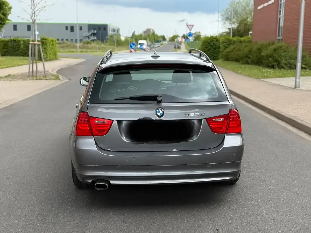 Używany BMW 320 Basis 177 KM (130 kW) 2009 Szary Kombi