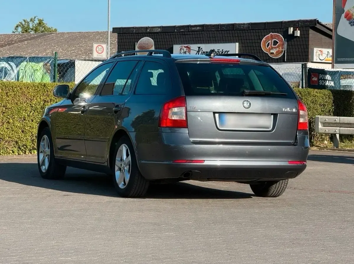 Gebraucht Skoda Octavia 140 PS (102 kW) 2012 Grau Kombi