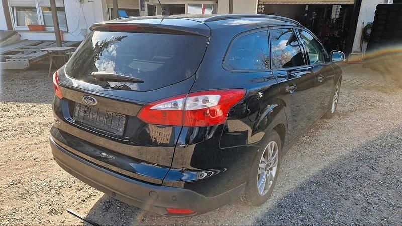 Gebraucht Ford Focus 125 PS (91 kW) 2011 Schwarz Kombi