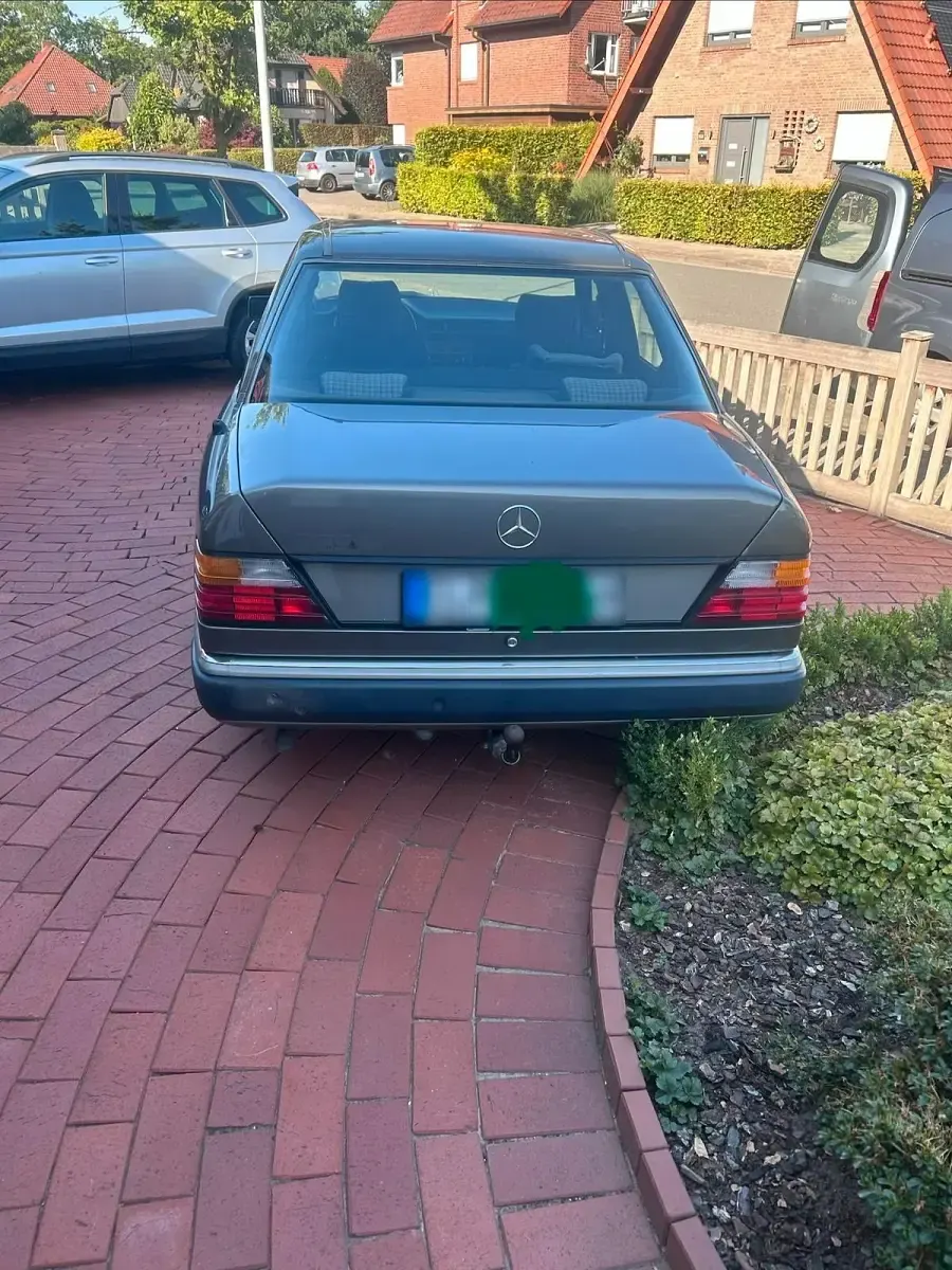 Gebraucht Mercedes E230 130 PS (95 kW) 1990 Limousine