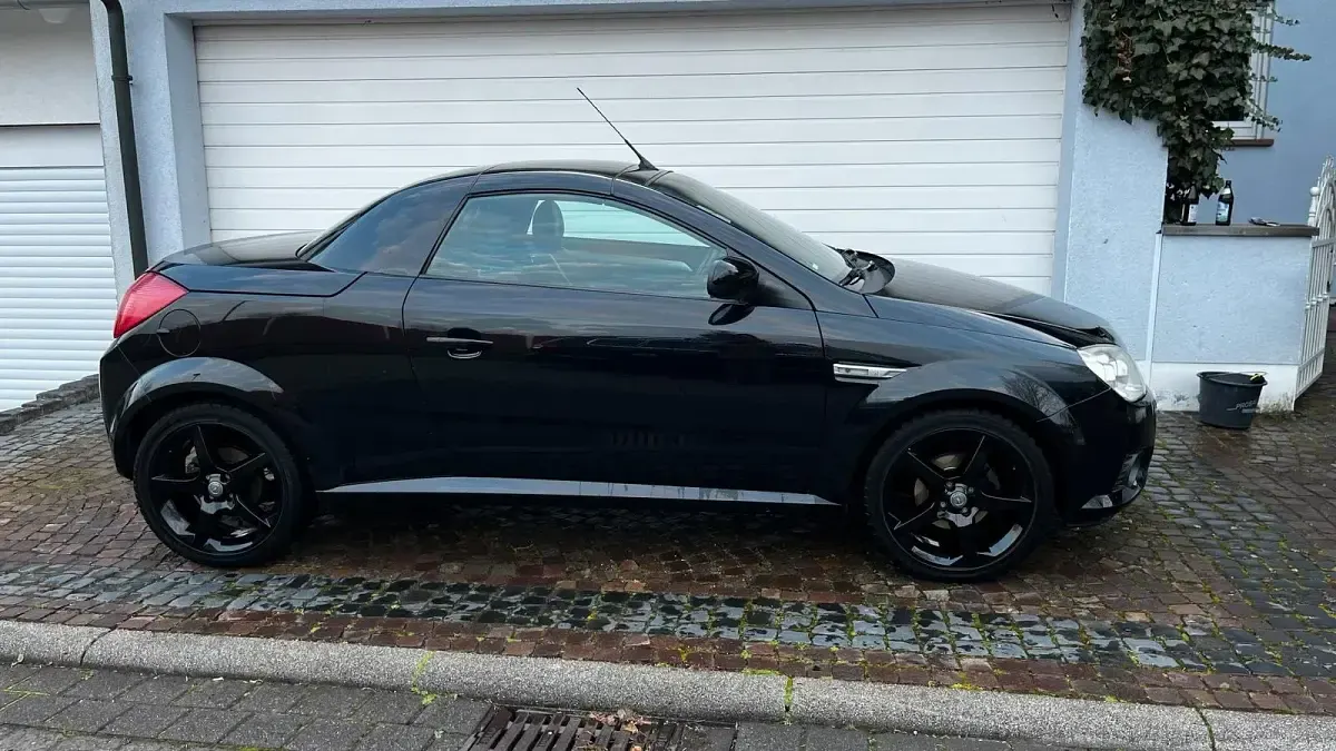 Gebraucht Opel Tigra 90 PS (66 kW) 2004 Schwarz Cabrio