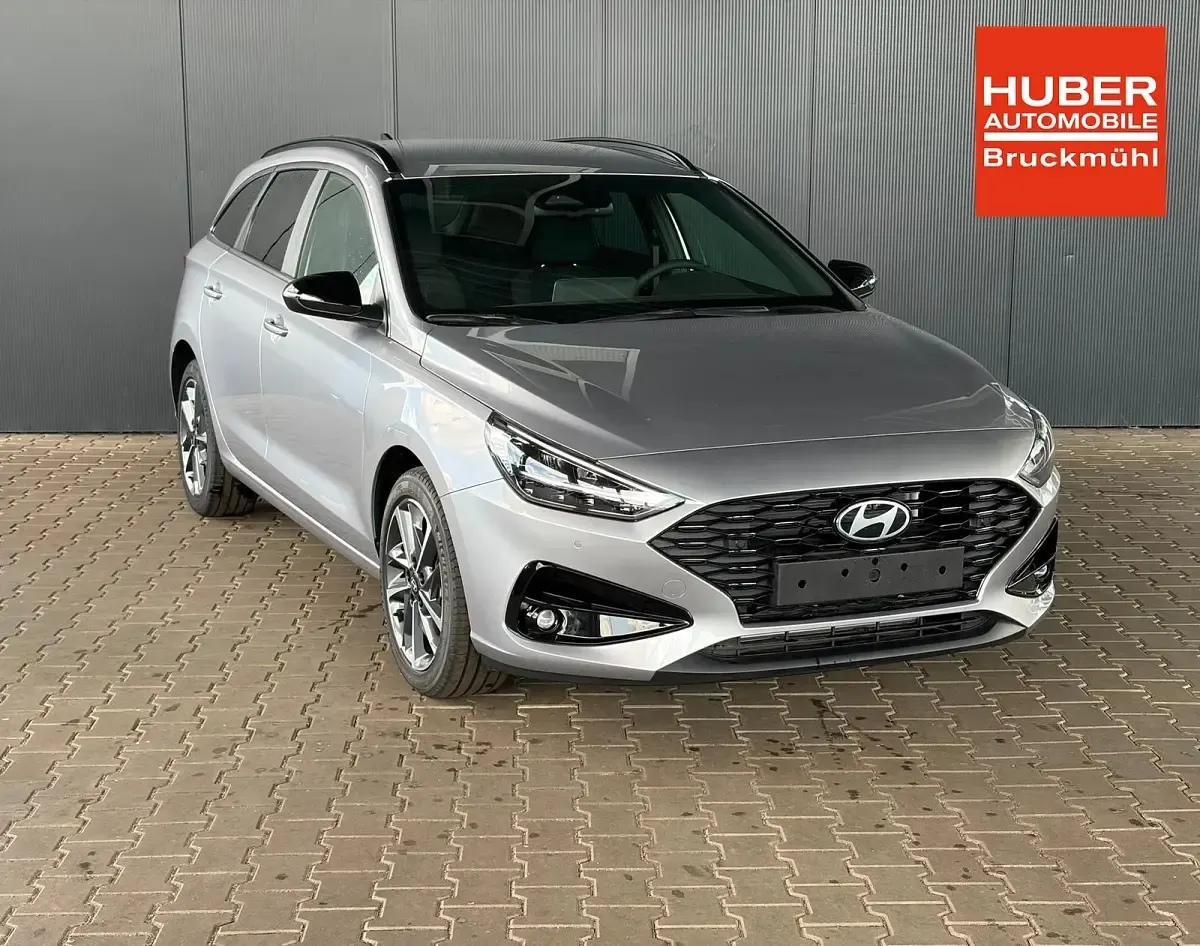 Neu Hyundai i30 Comfort 101 PS (74 kW) 2025 Shimmering silver Kombi