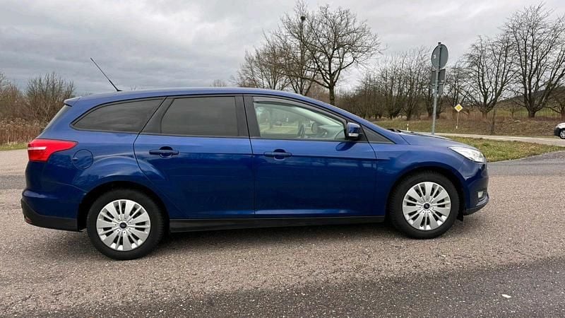 Gebraucht Ford Focus 125 PS (91 kW) 2015 Blau Kombi