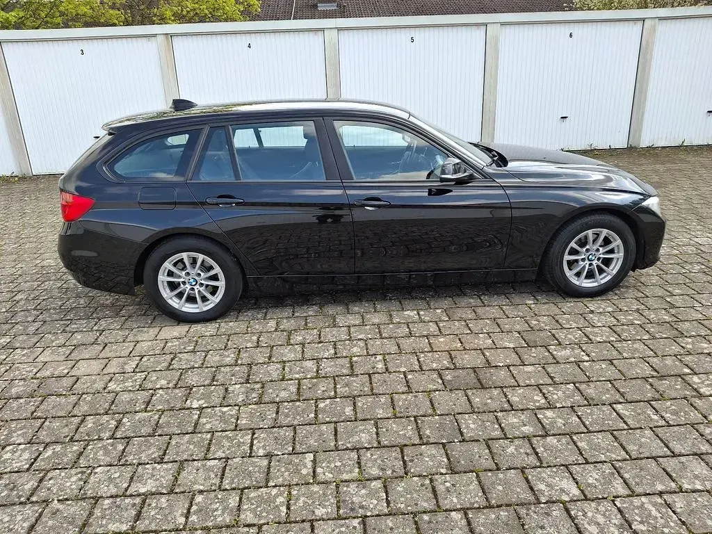 Gebraucht BMW 318 143 PS (105 kW) 2012 Schwarz Kombi