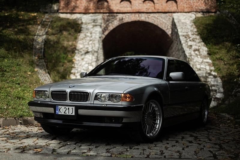 Silber Gebraucht 2000 BMW 750L Comfort Edition Limousine | 38.000 € - Bild 1/4