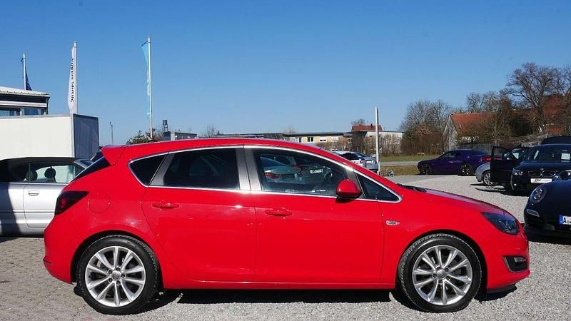 Gebraucht Opel Astra 165 PS (121 kW) 2013 Power rot/traffic red Kleinwagen