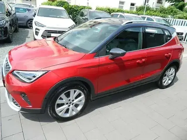Gebraucht Seat Arona Xperience 110 PS (80 kW) 2023 Desire rot metallic dach grau SUV