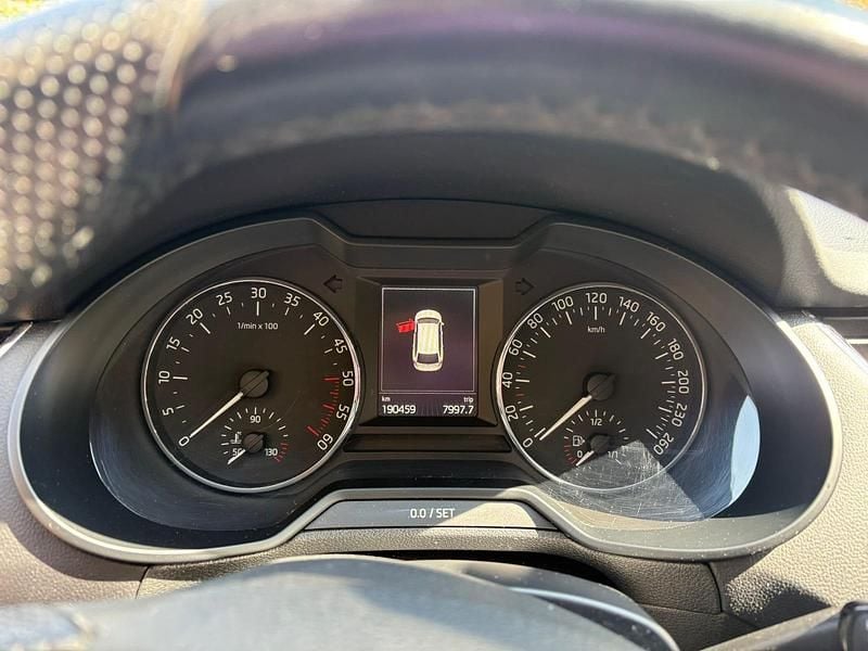 Usado Skoda Octavia 150 HP (110 kW) 2015 Azul Citadino