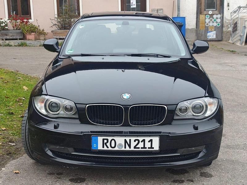 Schwarz Gebraucht 2010 BMW 116 Kleinwagen | 6.800 € (Etwas zu teuer) - Bild 1/4
