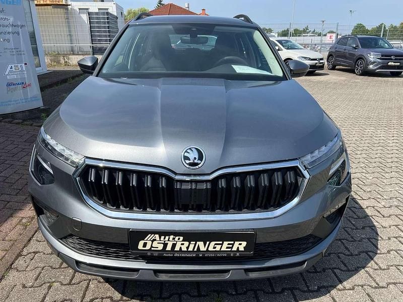 Neu Skoda Kamiq Essence 95 PS (69 kW) 2025 Grau SUV