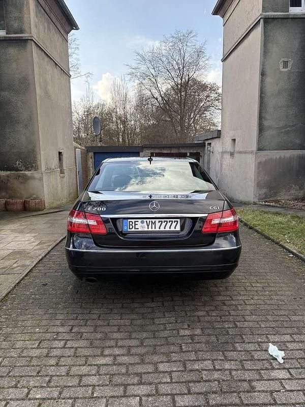 Gebraucht Mercedes E200 Avantgarde 184 PS (135 kW) 2009 Schwarz Limousine