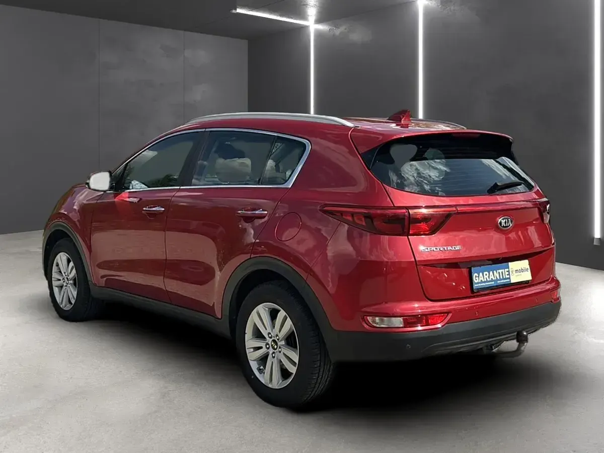 Gebraucht Kia Sportage Vision 132 PS (97 kW) 2017 Rot metallic SUV