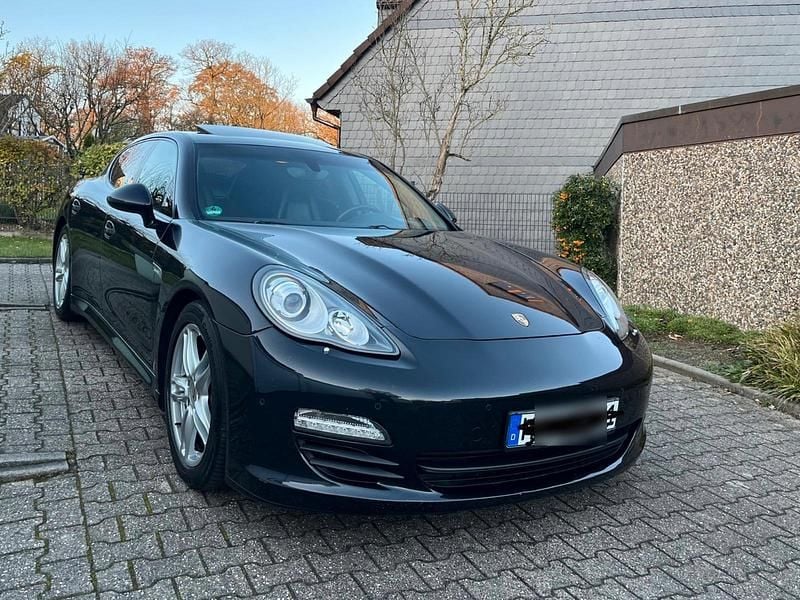 Gebraucht Porsche Panamera 250 PS (183 kW) 2012 Schwarz Kleinwagen