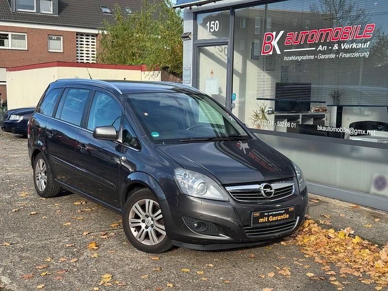 Grau Gebraucht 2012 Opel Zafira Family Van / Kleinbus | 5.990 € (Etwas zu teuer) - Bild 1/4