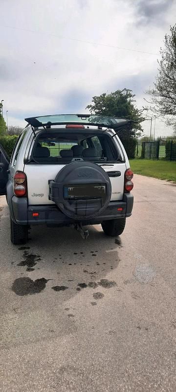 Gebraucht Jeep Cherokee 163 PS (119 kW) 2006 Grau SUV